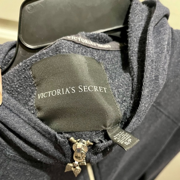 Victoria’s Secret sweatshirt with hoodie and gold sequins - Picture 7 of 16